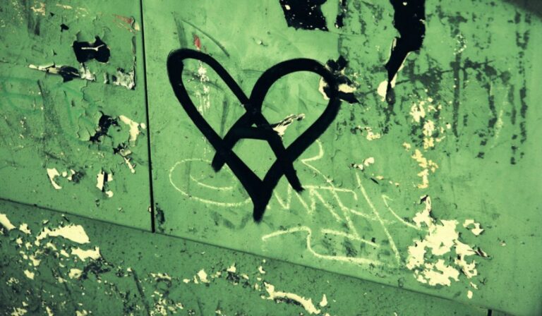 Anarquía relacional: la forma de amar que conquista a la Generación Z