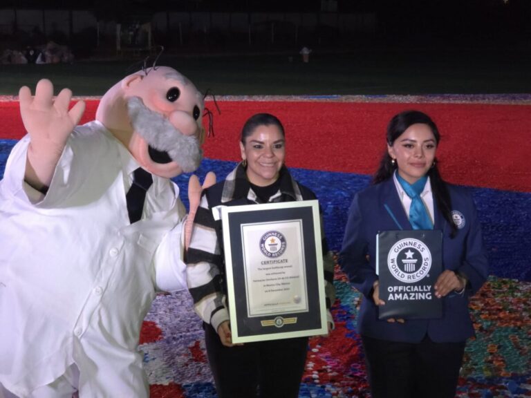 El CEO de Farmacias Similares, Víctor González Herrera, hizo historia con la Fundación Dr. Simi al obtener un récord Guinness.