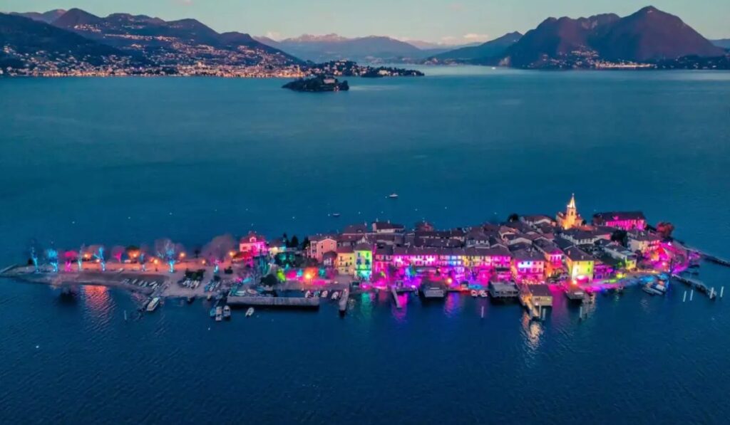 La isla italiana que en Navidad se transforma en un deslumbrante festival de luces