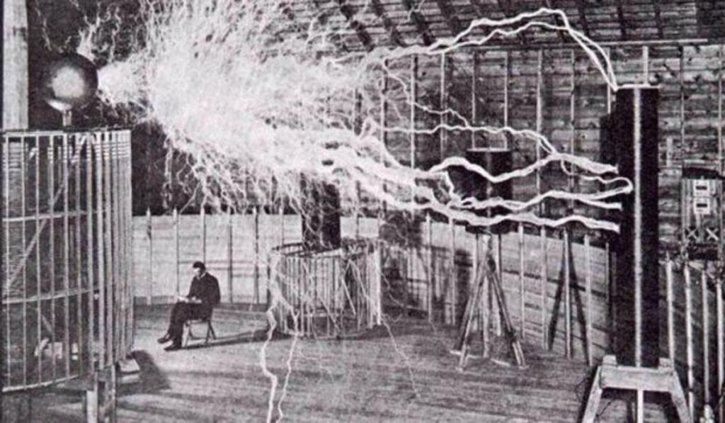 Tesla quiso vender su misterioso “Rayo de la Muerte” por 30 millones… y casi lo logra