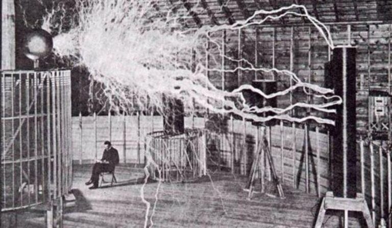 Tesla quiso vender su misterioso “Rayo de la Muerte” por 30 millones… y casi lo logra