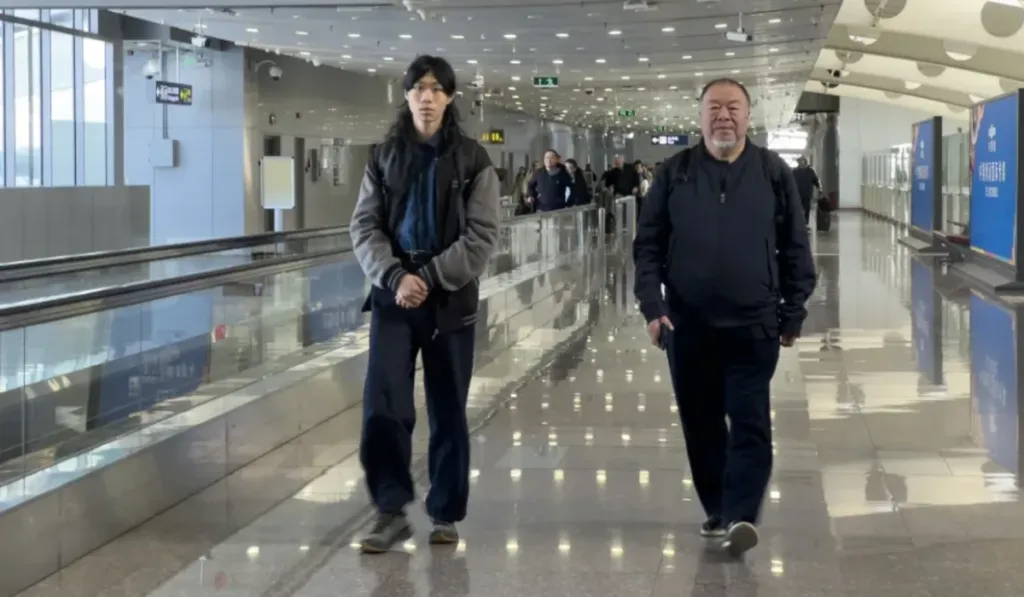 Ai Weiwei regresa a China tras 10 años de ausencia: un viaje discreto cargado de memoria