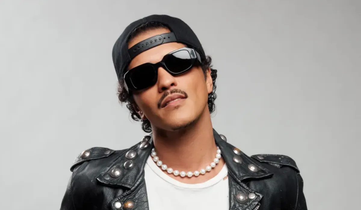 Bruno Mars vuelve al estudio: presenta la portada de su primer álbum en una década