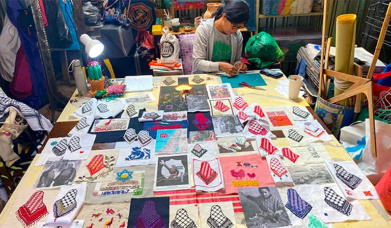 Mujeres testigo: el bordado palestino toma el escenario para contar su historia