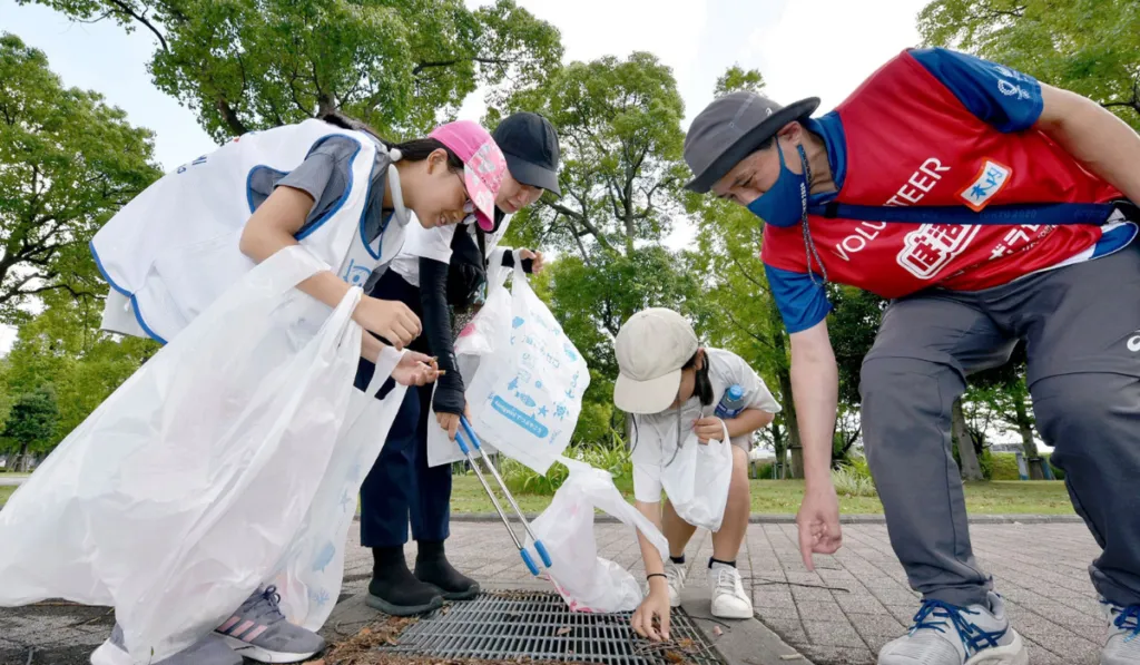 Spogomi: el deporte japonés que convierte recoger basura en una competencia mundial