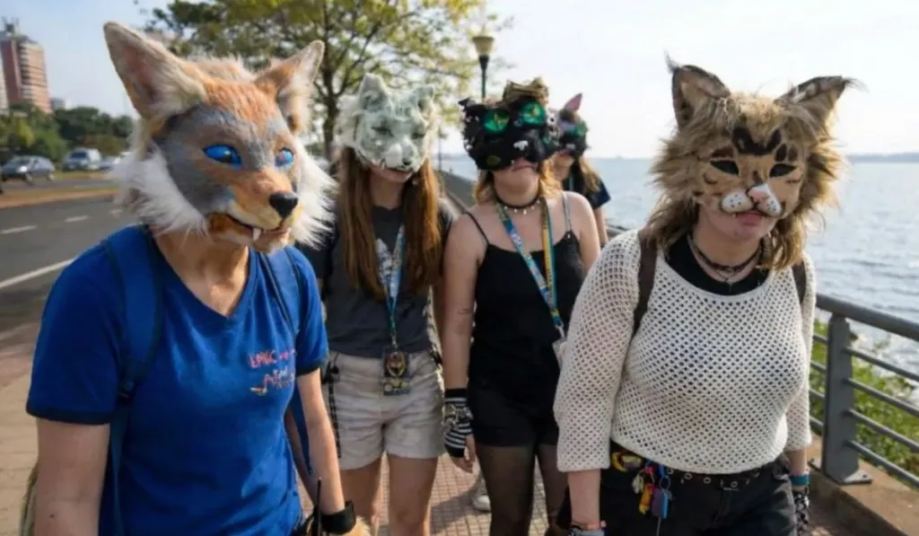 Alertan por grupos que promueven ataques contra “therians” y aseguran tener cientos de miembros