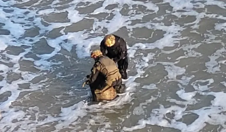 Bajo el agua y en silencio: los buzos ucranianos que enfrentan minas mortales en el mar Negro