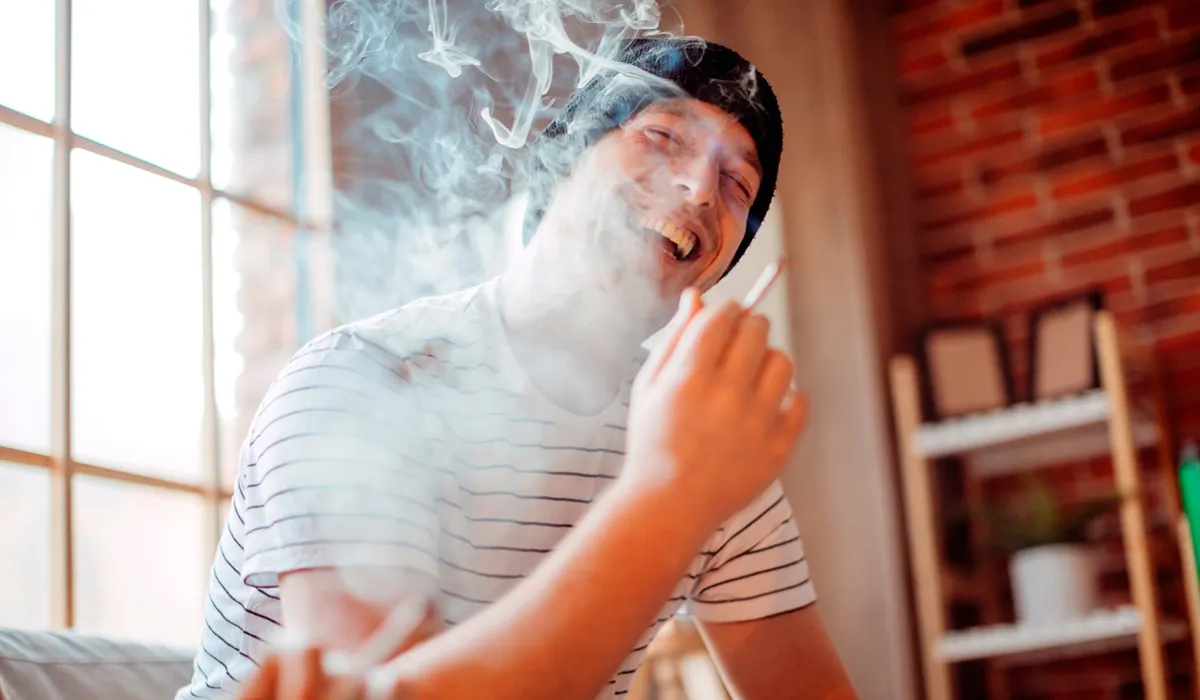 Consumo de cannabis en adolescentes duplica el riesgo de psicosis y trastorno bipolar, advierte estudio