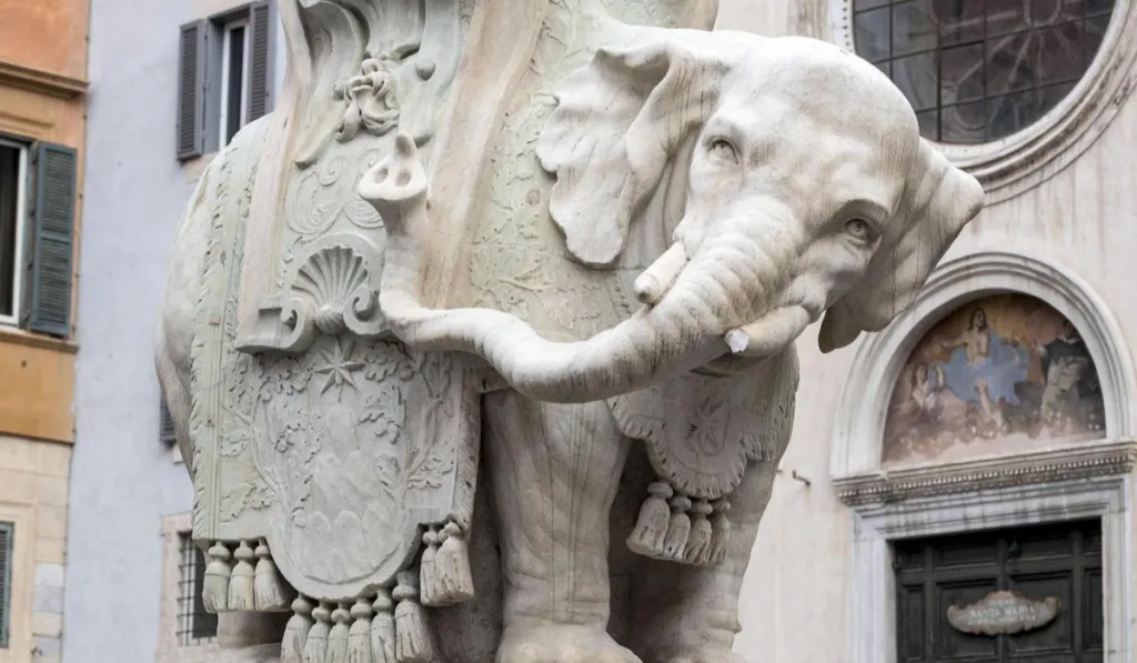 Dañan el “elefantino” de Bernini en Roma: aparece roto uno de sus colmillos