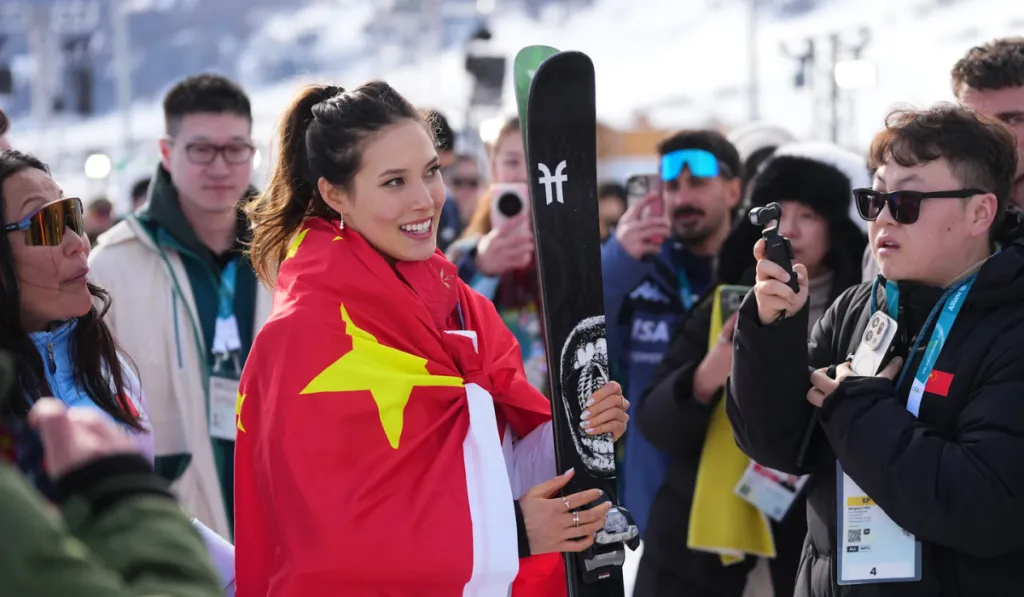 Eileen Gu, la estrella olímpica que desafía a la federación de esquí y rompe récords