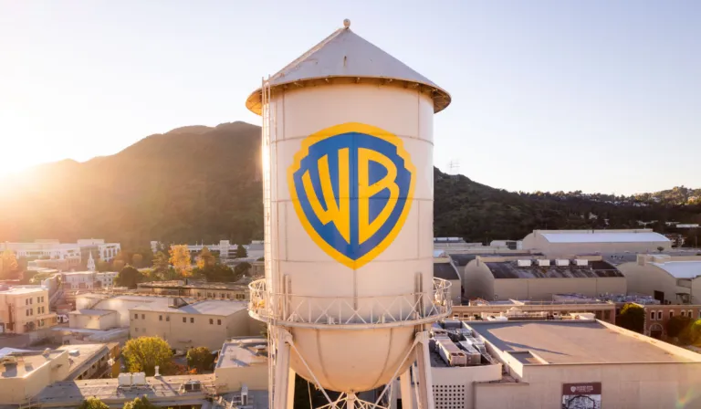 Warner Bros y Paramount sellan megafusión por 110 mil millones de dólares