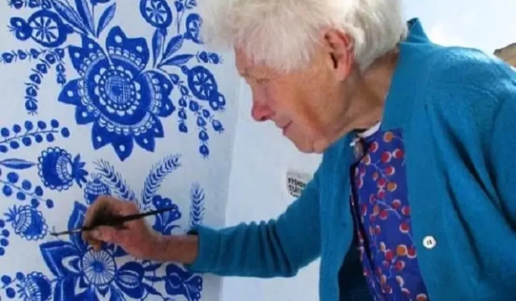 Anežka Kašpárková: la mujer que convirtió su pueblo en arte