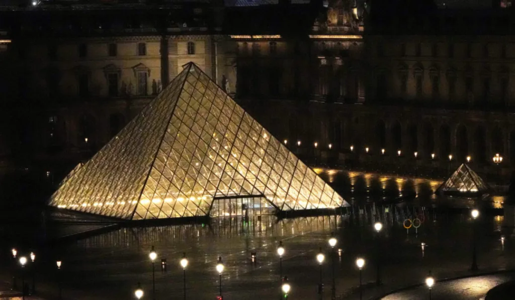 Fraude en el Louvre: redada policial revela venta ilegal de entradas y tours falsos
