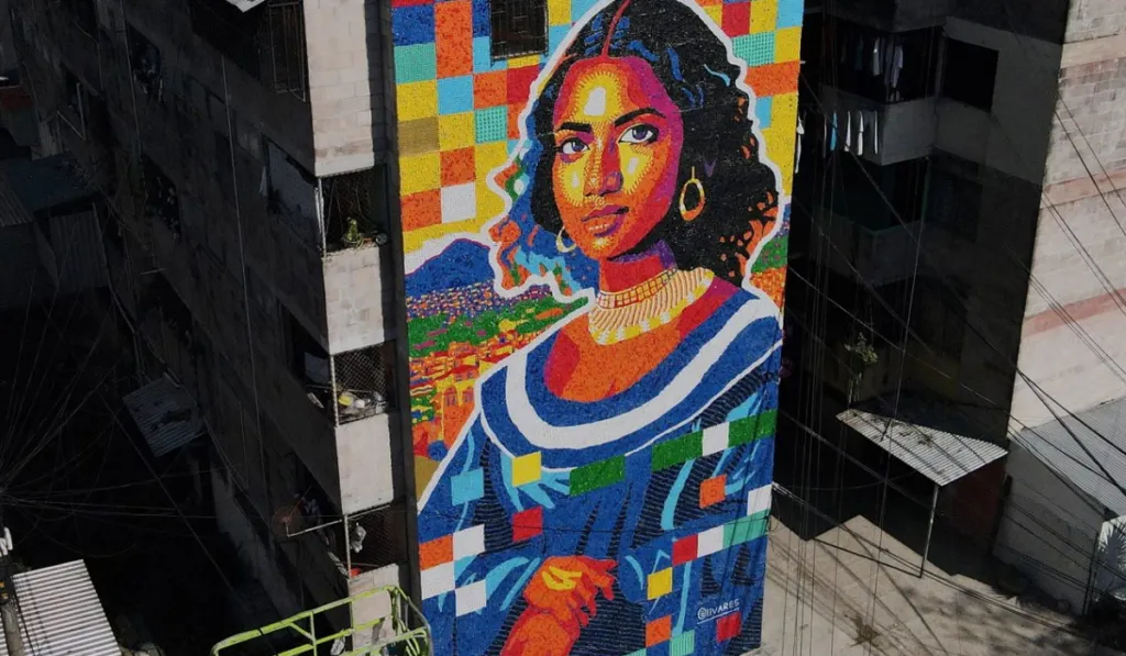 La Gioconda renace en plástico: crean mural gigante con 100 mil tapas recicladas en El Salvador