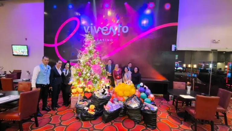 Logrand Entertainment Group y su "Operación Sonrisa": Regalos que Iluminan la Navidad