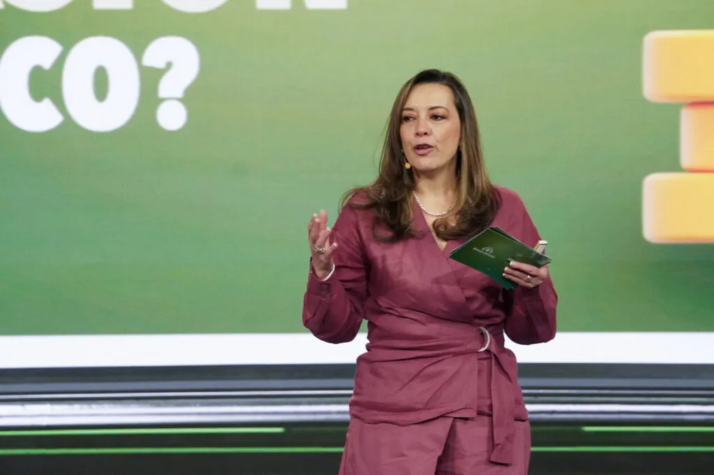 ¿Tu dinero solo duerme o genera rendimientos? Banco Azteca presenta fondo de inversión para todos