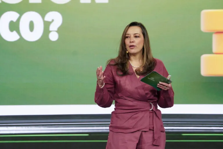 ¿Tu dinero solo duerme o genera rendimientos? Banco Azteca presenta fondo de inversión para todos