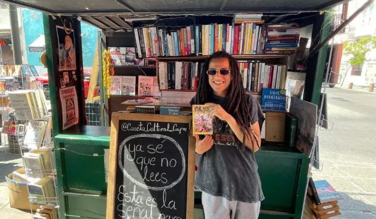 Caseta Cultural Cafre: la antigua caseta de periódicos que ahora regala segundas vidas a los libros