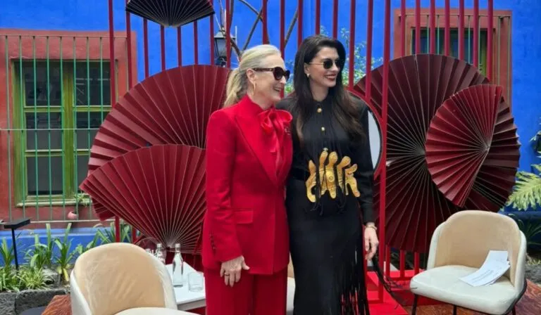 Meryl Streep y Anne Hathaway sorprenden en Coyoacán y desatan furor por su regreso al cine