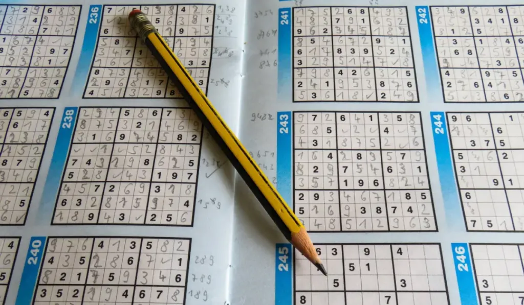 Ni sudoku ni crucigramas: el hábito clave que realmente protege tu cerebro