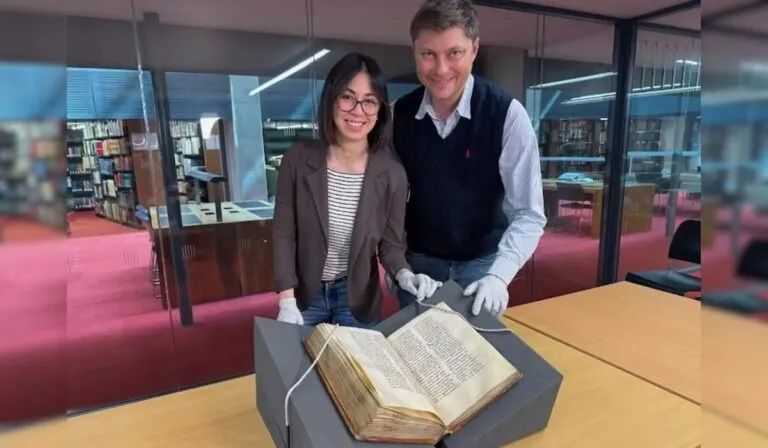 Descubren en Roma un manuscrito de 1,200 años con el poema más antiguo en inglés