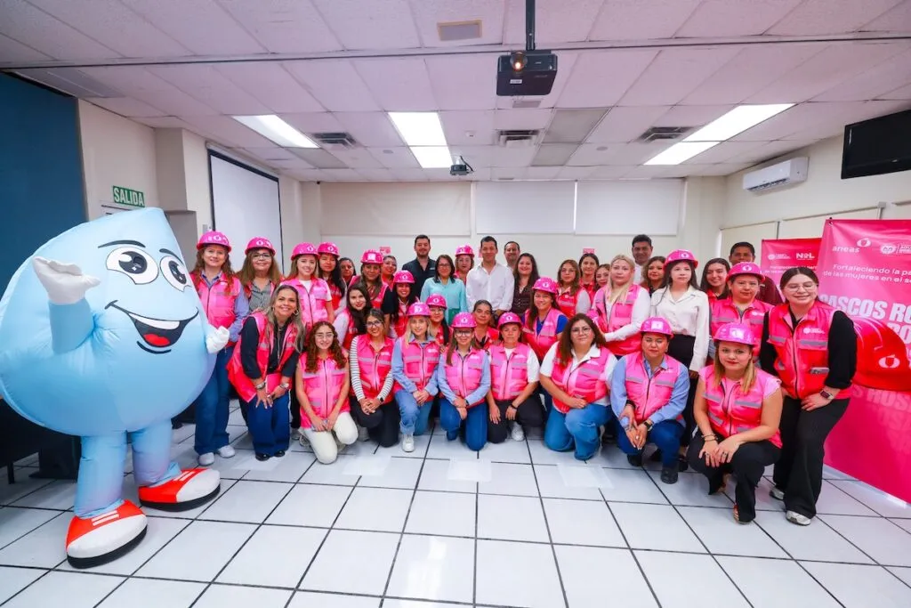 Eduardo Ortegón Williamson impulsa “Cascos Rosas” para abrir el campo operativo a las mujeres en el sector hídrico