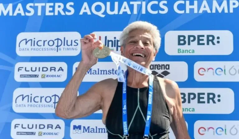 A los 95 años sigue rompiendo récords: la historia de la nadadora que no piensa detenerse