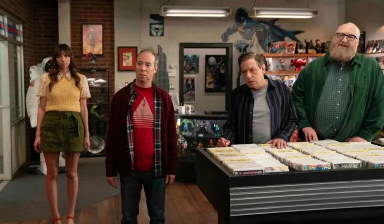 Nuevo spin-off de The Big Bang Theory: Stuart llega para fallar… y salvar el multiverso (o intentarlo)