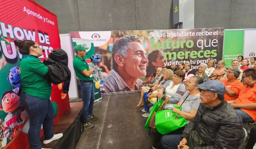 Vivir con tranquilidad: cómo Banco Azteca está cambiando el día a día de los adultos mayores
