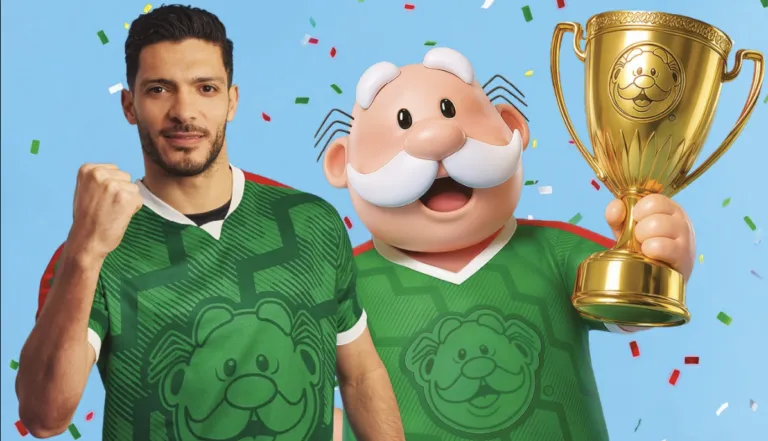 Víctor González Herrera comparte campaña junto a Raúl Jiménez.