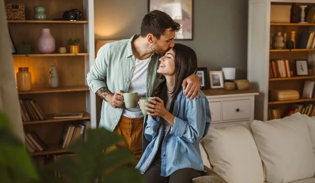 Generación Z enfrenta nuevo dilema: amor o éxito profesional para miles de mujeres jóvenes