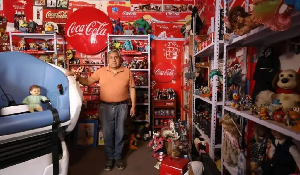 Guillermo Sánchez: el coleccionista poblano que sueña con abrir su museo