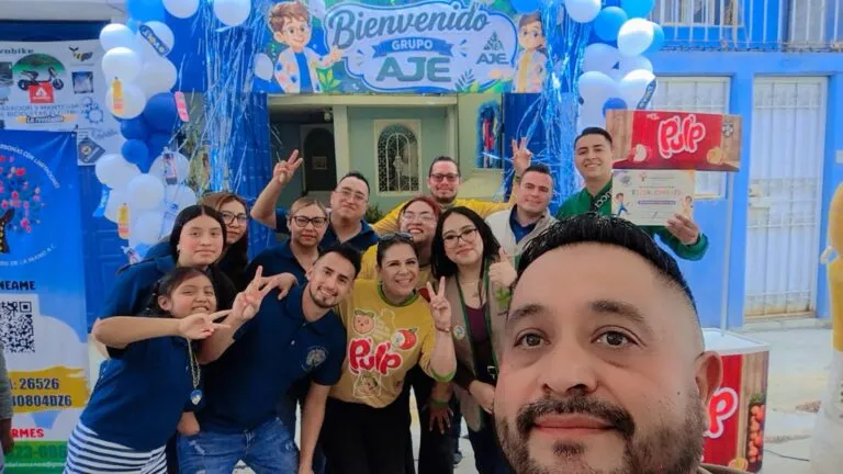 Voluntarios de AJEMEX realizan actividades comunitarias y ambientales en México durante la celebración de su aniversario.
