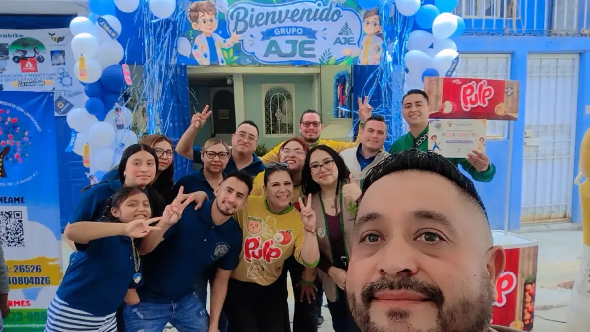 Voluntarios de AJEMEX realizan actividades comunitarias y ambientales en México durante la celebración de su aniversario.