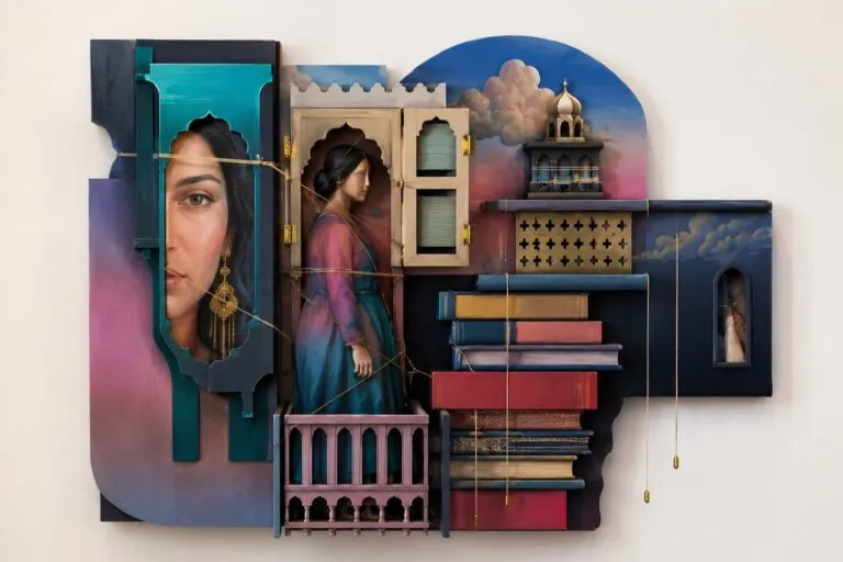Composición artística inspirada en la obra de Arghavan Khosravi, con una figura femenina integrada entre elementos de arquitectura persa, estructuras tridimensionales y símbolos de resistencia.