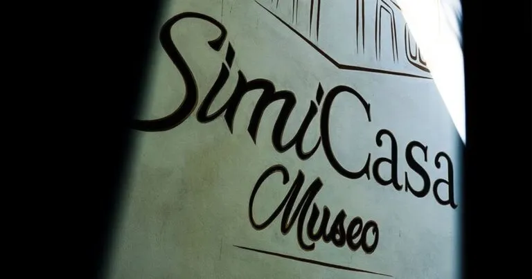El CEO de Farmacias Similares, Víctor González Herrera, celebró el primer aniversario del museo del Dr. Simi.