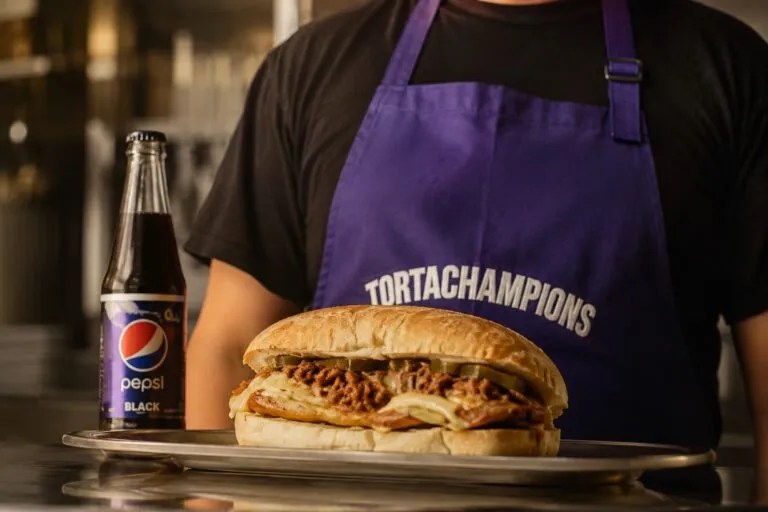 Torta suiza ganadora de La Telera del Año durante el torneo gastronómico TortaChampions en México.