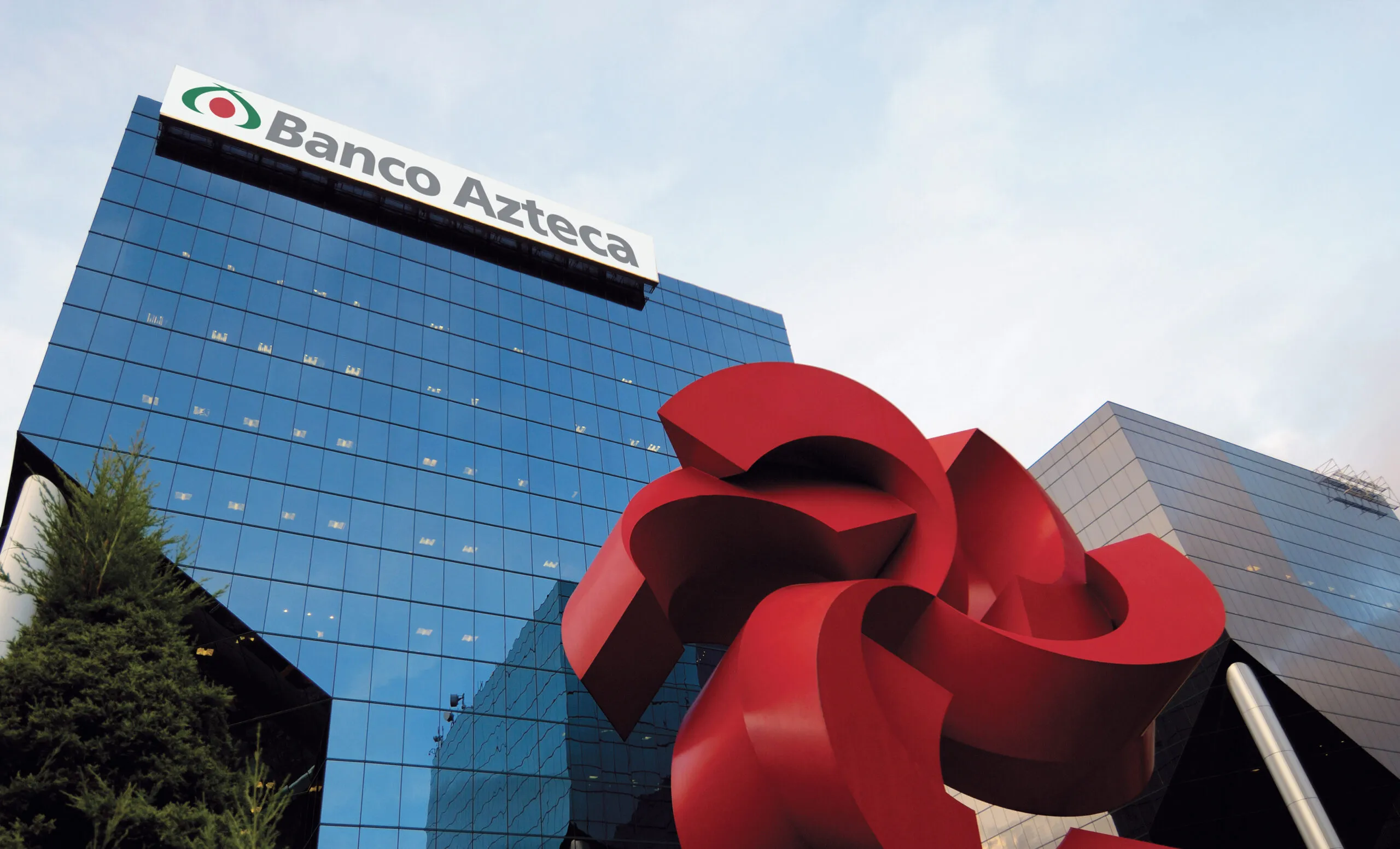 Banco Azteca y Elektra exentan comisiones en apoyo a Colombia