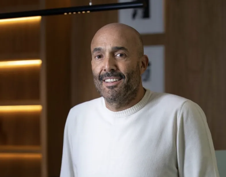 Jack Landsmanas y la visión de responsabilidad social de La Cosmopolitana como parte de una cultura empresarial orientada al bienestar comunitario.