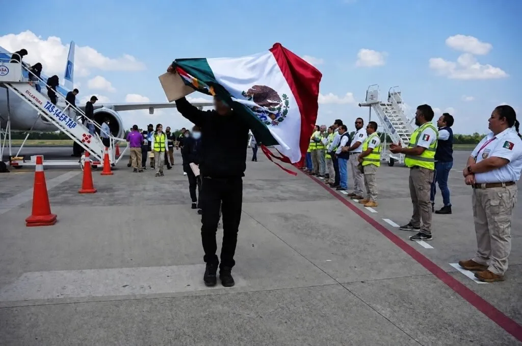 Mexicanos repatriados desde Estados Unidos reciben apoyo para facilitar su regreso y reintegración en México