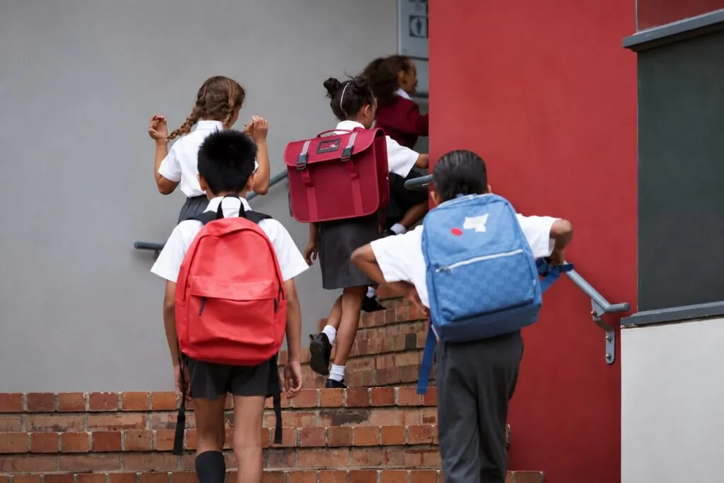 Regreso a clases con apoyo emocional para niños y familias antes del nuevo ciclo escolar