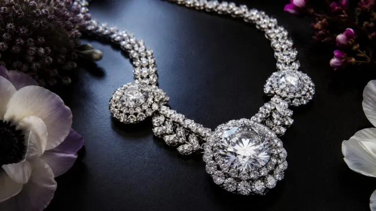 The Queen of Kalahari, diamante de 342 quilates que inspiró una colección floral de alta joyería de Chopard