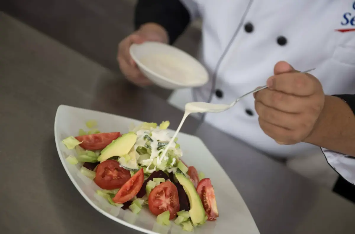 Alimentación que privilegia la salud, promovida por Corporativo Kosmos.