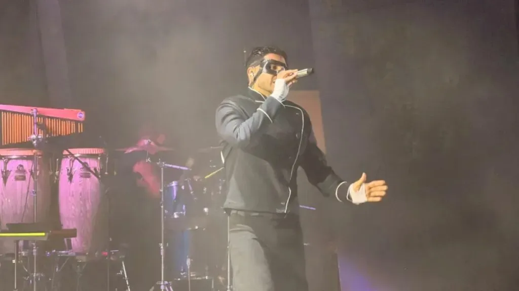 Álvaro Díaz en San Luis Potosí durante un concierto de música urbana en el Teatro de la Ciudad.