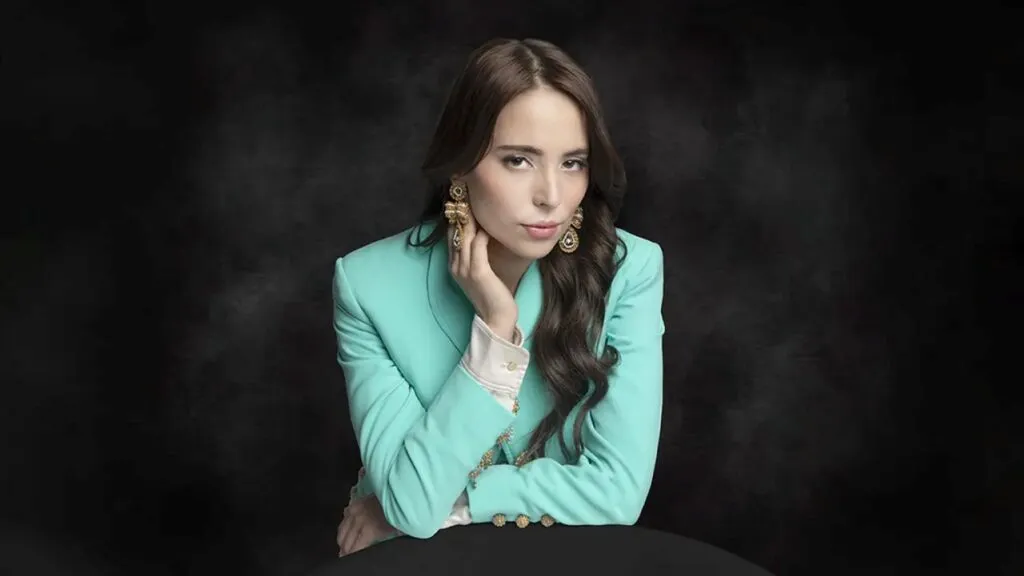 Majo Aguilar interpreta Almohada con mariachi para su proyecto musical mexicano Caprichos.
