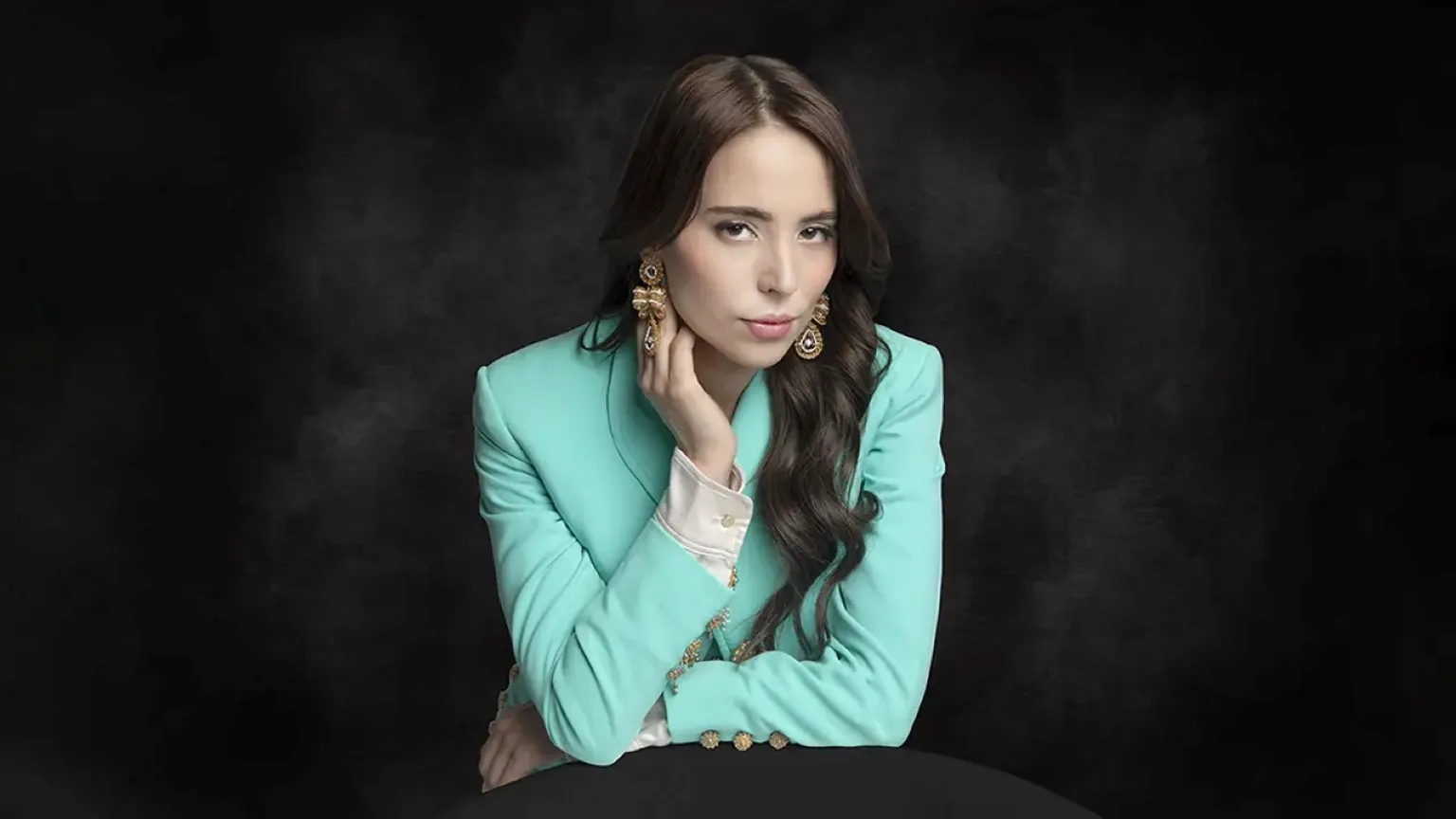 Majo Aguilar interpreta Almohada con mariachi para su proyecto musical mexicano Caprichos.